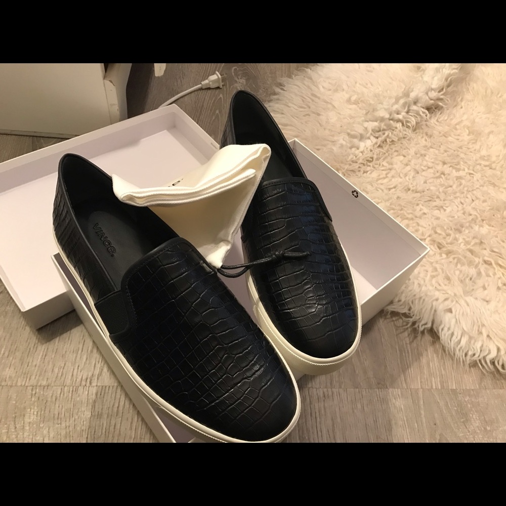 Vince Blair - black leather shoes NWT